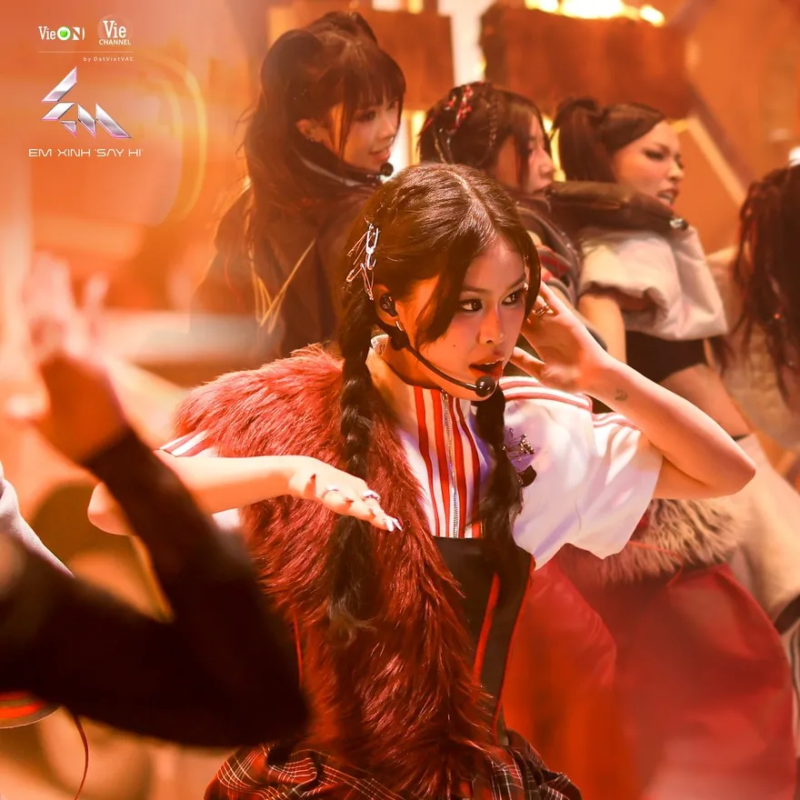 Lời bài hát Run - Em Xinh Say Hi Live Stage 1