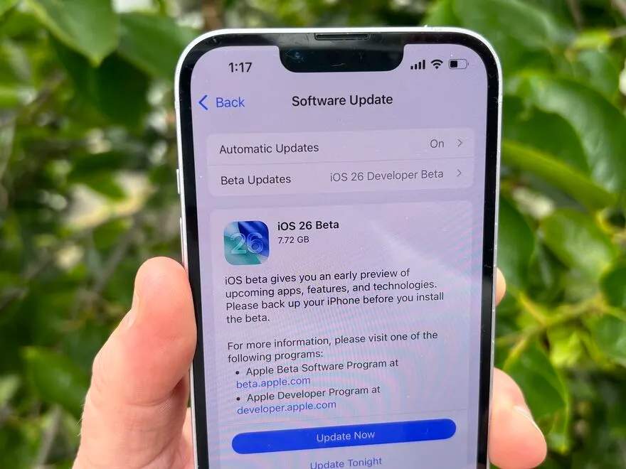 Có nên cài iOS 26 Beta cho iPhone ngay lúc này?