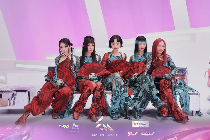 Lời bài hát Đồng Dao Xinh Gái - Em Xinh Say Hi Live Stage 1