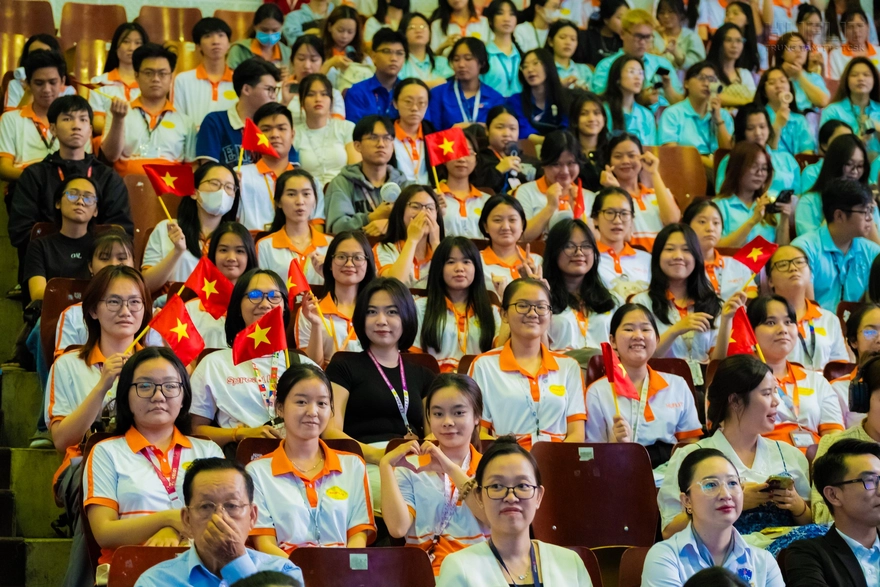 Điểm chuẩn trường Đại học HUFLIT năm 2025