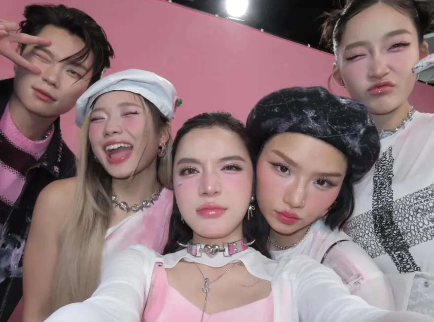 Lời bài hát We Belong Together - Em Xinh Say Hi Live Stage 2