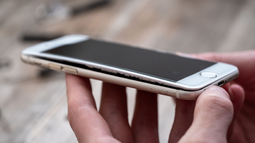Đừng dại thay pin iPhone không chính hãng