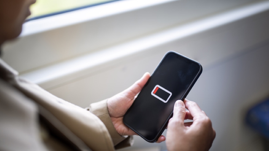 Đừng dại thay pin iPhone không chính hãng