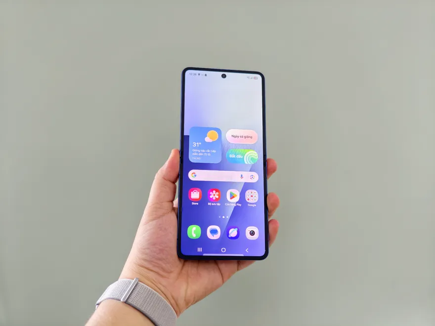 So sánh Galaxy Z Flip6 và Galaxy Z Flip7: Bước tiến vượt bậc