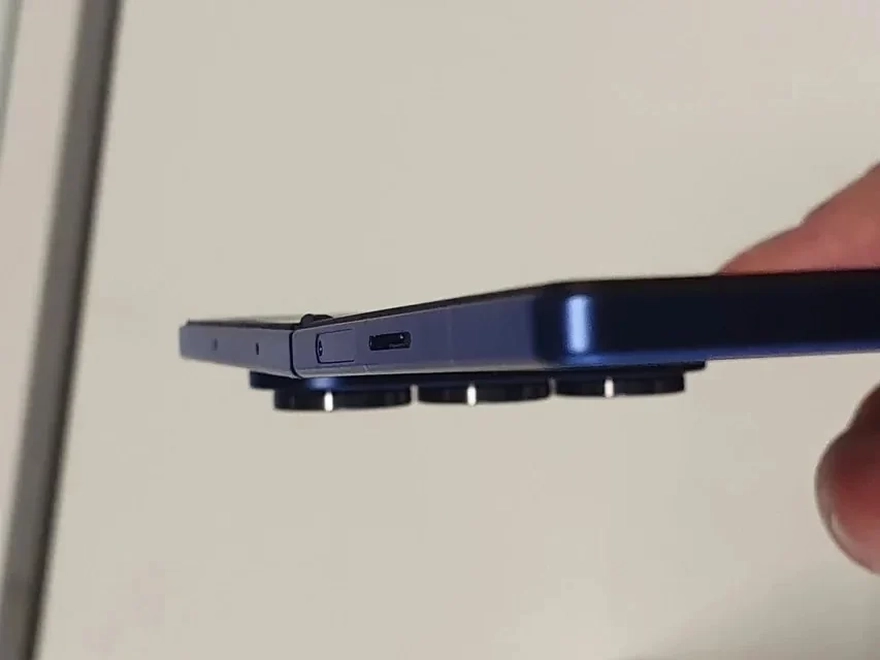 Người dùng Galaxy Z Fold7 gặp vấn đề với bản lề siêu mỏng