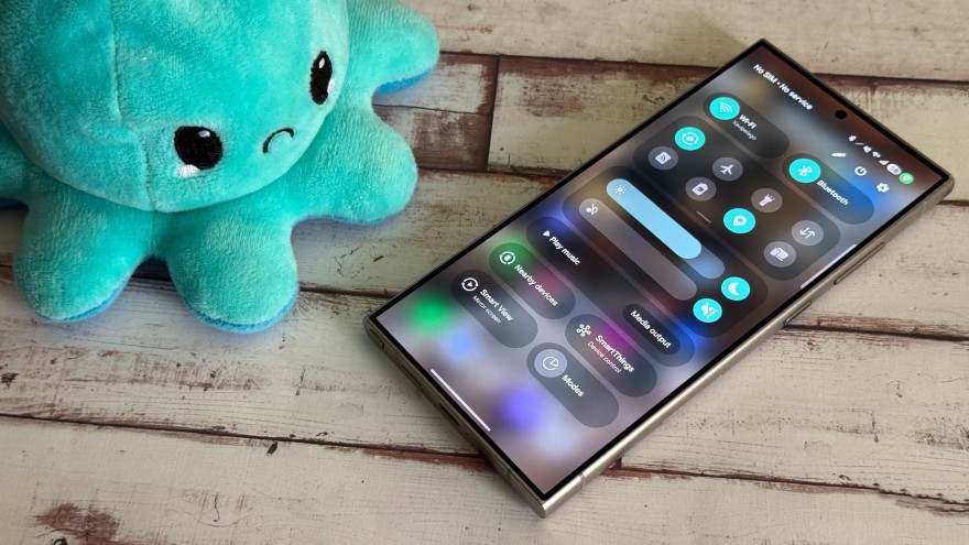 Galaxy S23 bị bóp camera nghiêm trọng trên One UI 7