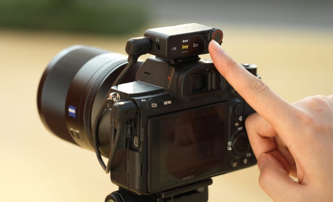 Kết nối được với camera chuyên nghiệp