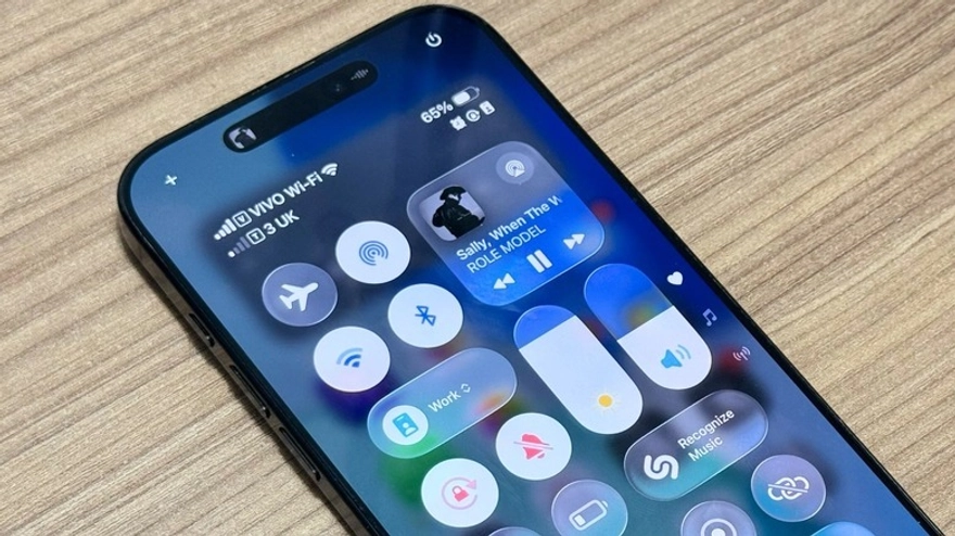 Vì sao Apple ra mắt iOS 26 Public Beta cho iPhone 11?