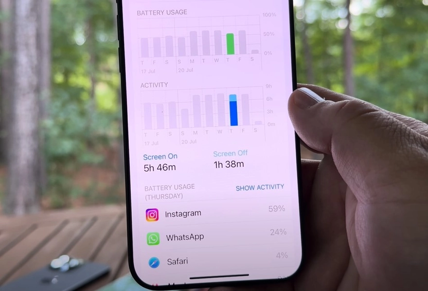 So sánh iOS 18.6 Public Beta và iOS 26 Public Beta 