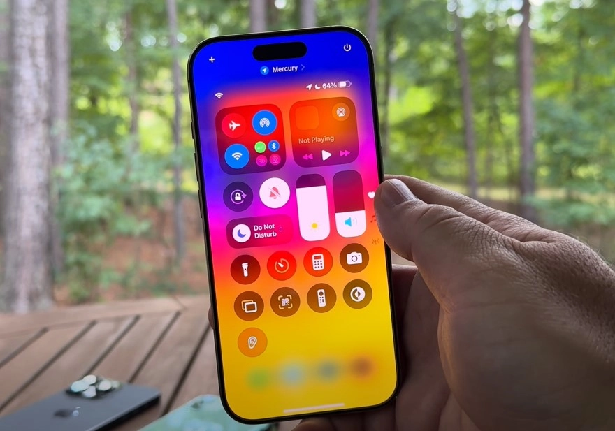 So sánh iOS 18.6 Public Beta và iOS 26 Public Beta 