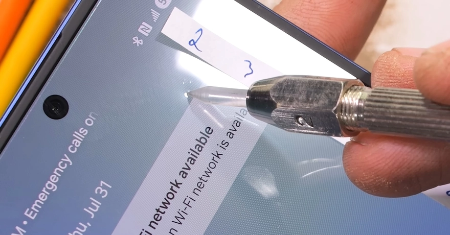 Galaxy Z Flip7 vượt qua bài drop-test khắc nghiệt