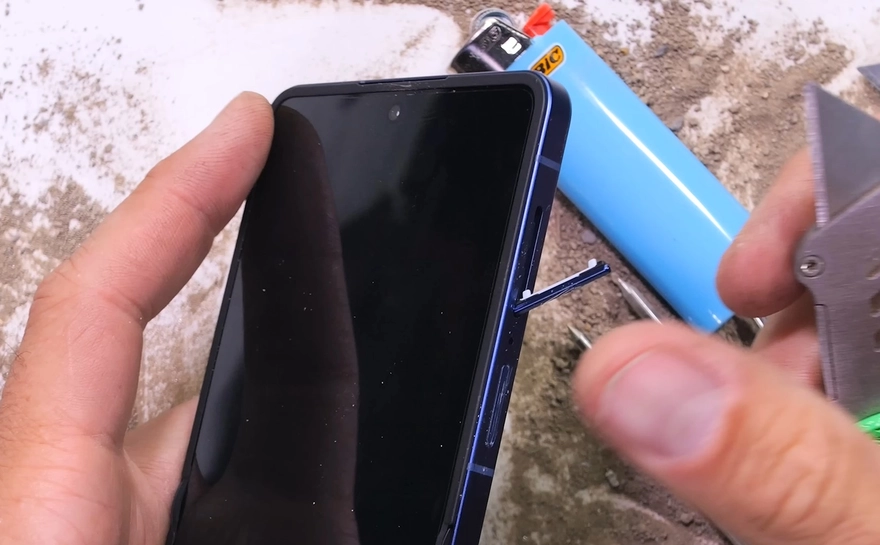 Galaxy Z Flip7 vượt qua bài drop-test khắc nghiệt