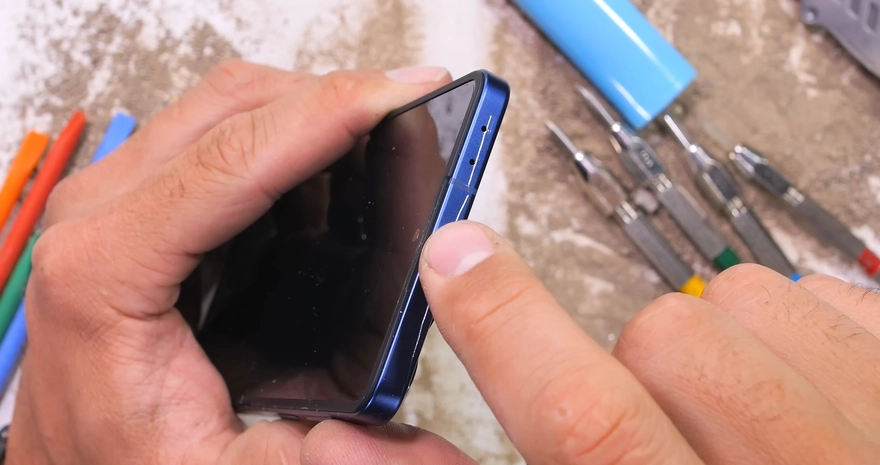 Galaxy Z Flip7 vượt qua bài drop-test khắc nghiệt