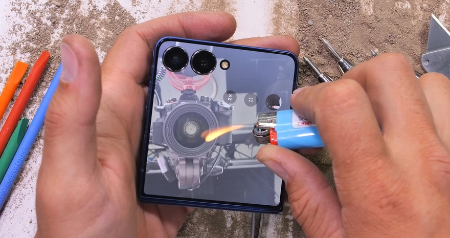 Galaxy Z Flip7 vượt qua bài drop-test khắc nghiệt