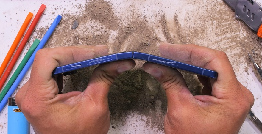 Galaxy Z Flip7 vượt qua bài drop-test khắc nghiệt