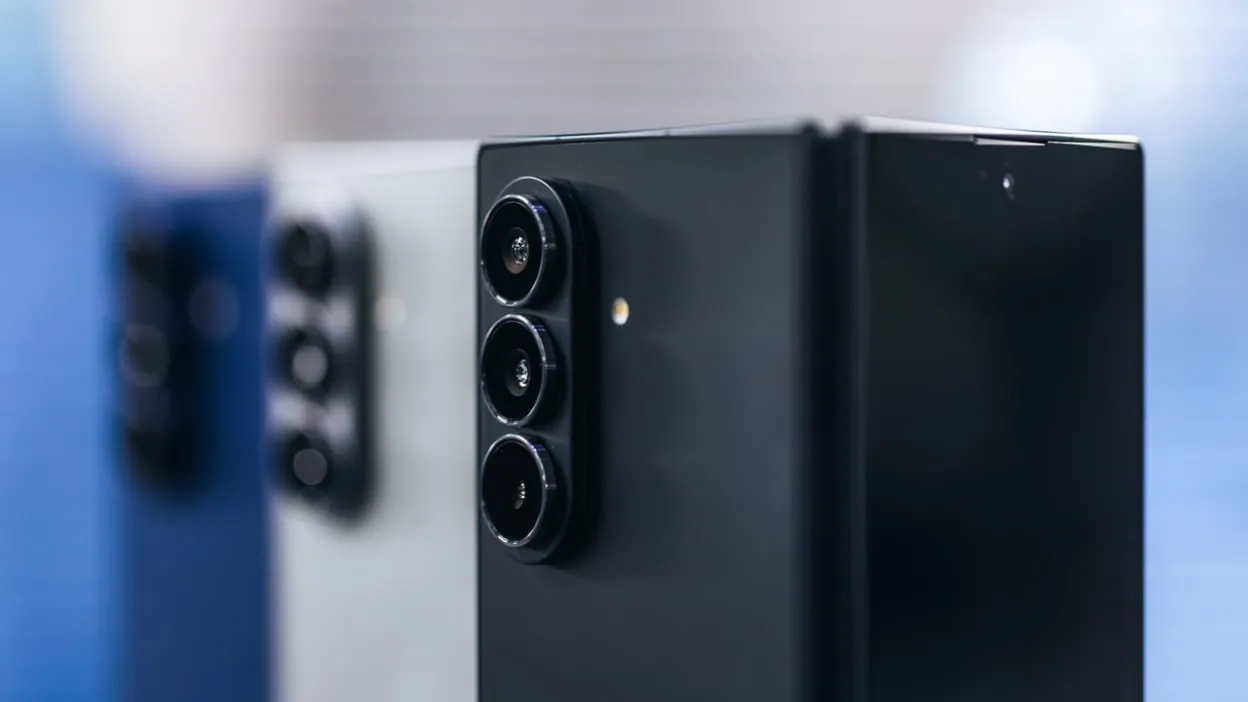 Galaxy Z Fold7 vẫn sống khỏe sau 200.000 lần gập mở