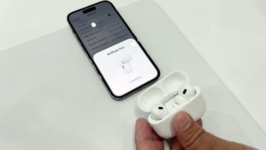 iOS 26 Beta hé lộ thao tác dịch trực tiếp mới trên AirPods