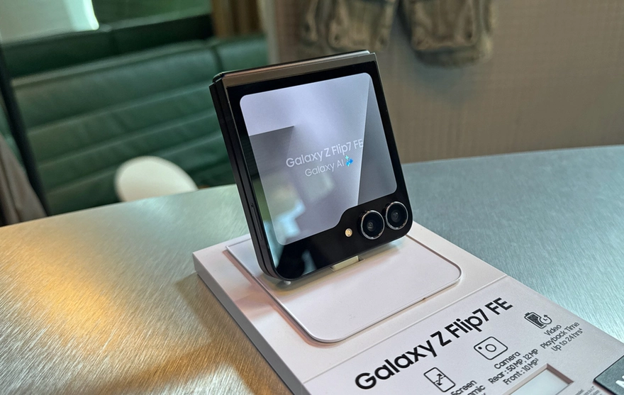 So sánh Samsung Galaxy Z Flip7 FE với Galaxy Z Flip7