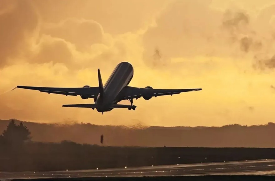 Vì sao chế độ máy bay trên điện thoại lại quan trọng