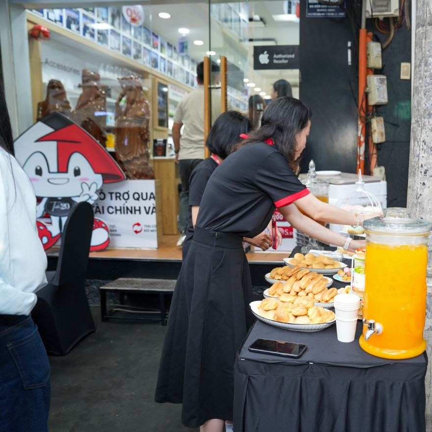 sự kiện mở bán iPhone 17 tại Minh Tuấn Mobile