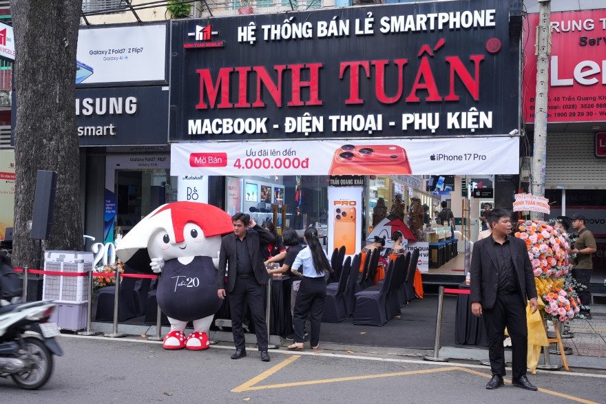 sự kiện mở bán iPhone 17 tại Minh Tuấn Mobile