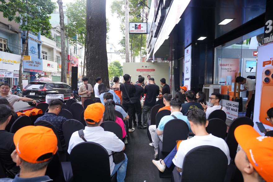 sự kiện mở bán iPhone 17 tại Minh Tuấn Mobile
