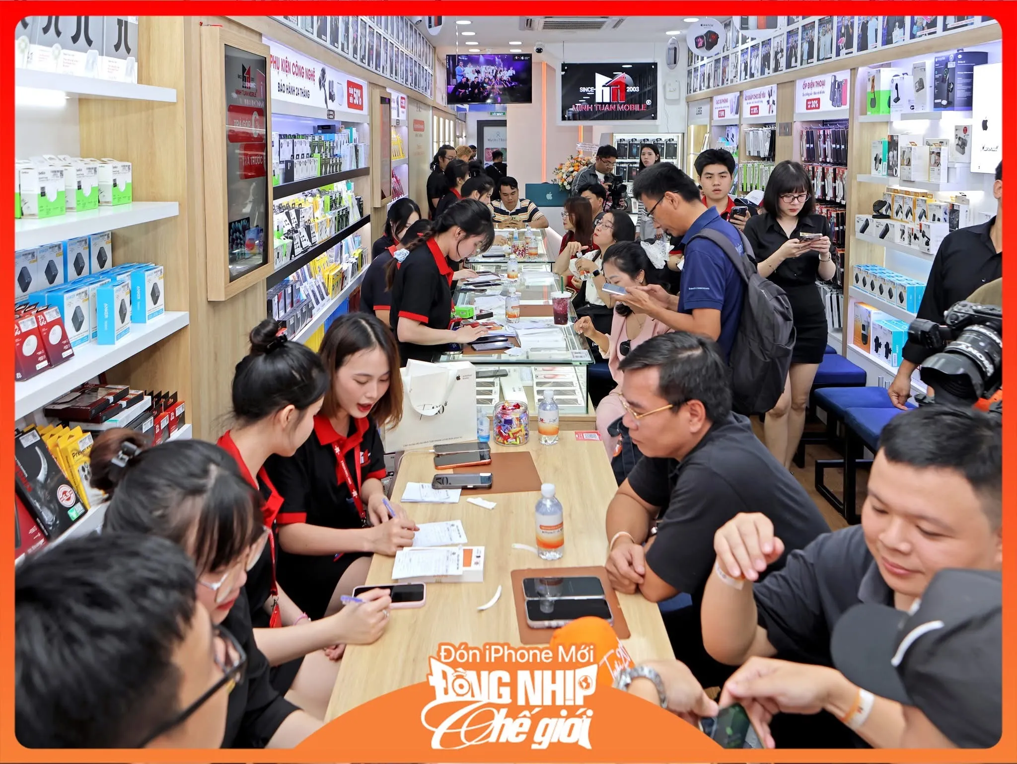 Trên tay siêu phẩm iPhone Air mỏng nhẹ tại Minh Tuấn Mobile