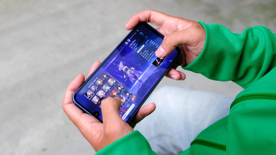 One UI 8.5 bảo vệ người dùng nhạy cảm với ánh sáng