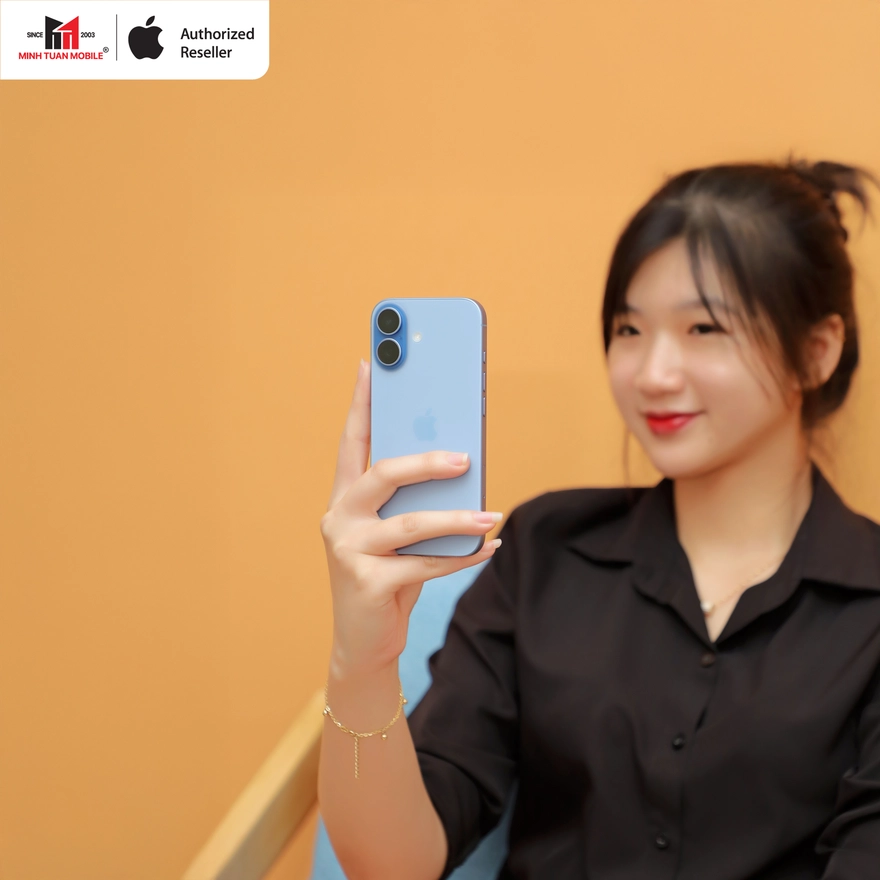 Cận cảnh iPhone 17 màu Xanh Lam Khói tại Minh Tuấn Mobile