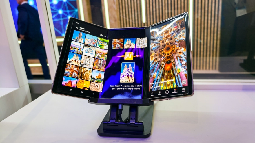 Điện thoại ba gập đầu tiên của Samsung có gì mới?