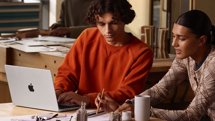 MacBook Pro M5 ra mắt với hai màu sang trọng, giá hơn 40 triệu