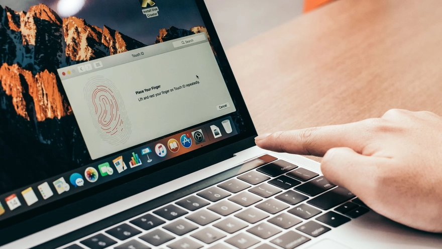 Vì sao Apple mãi chưa chịu đưa Face ID lên MacBook?