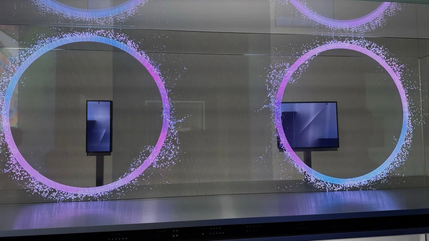 Samsung gấp rút ra mắt điện thoại gập ba Galaxy Z TriFold