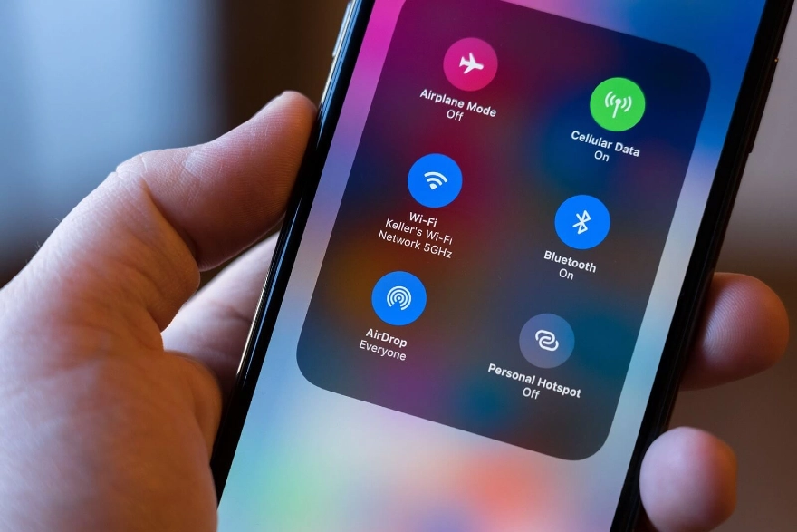 AirDrop chuẩn bị yêu cầu mã PIN trên iOS 26.2