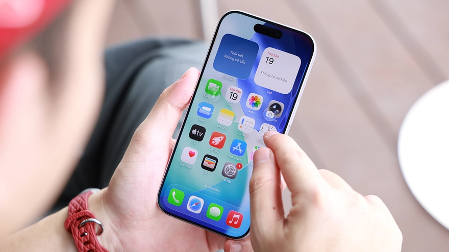 So sánh iOS 26 và iOS 26.1: Có đáng nâng cấp?