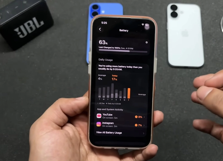 Đánh giá iOS 26.1 trên iPhone 13: 