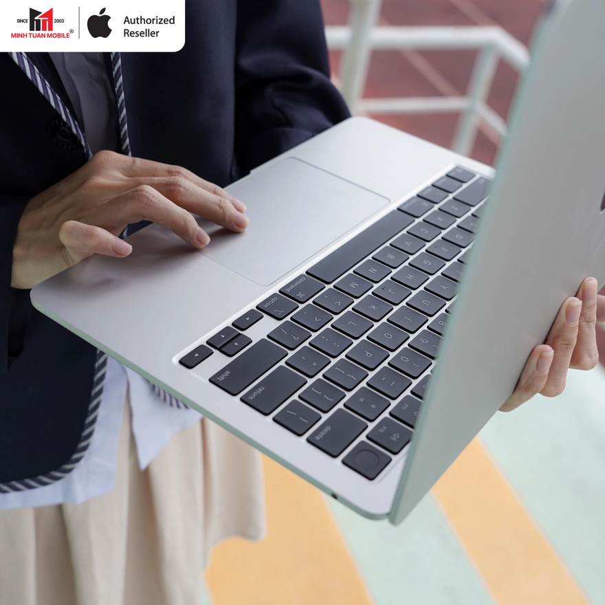 MacBook Pro M5 vs MacBook Air M4: Chọn cái nào đáng “ví tiền”?