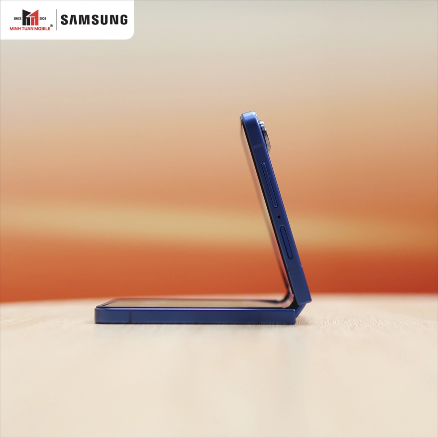 Quên gập ba đi, Galaxy Z Flip7 mới là chân ái của sự tinh tế