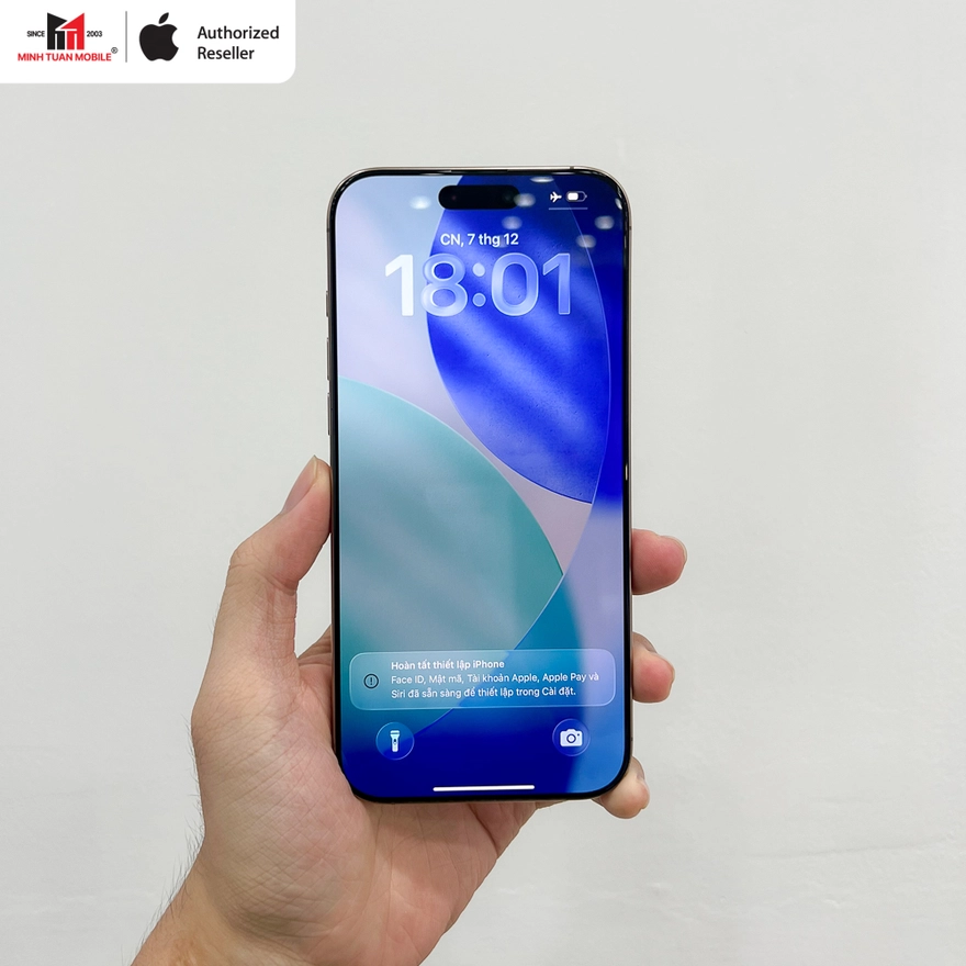 So sánh iOS 26.2 và iOS 18.7.3: Khác biệt một trời một vực?