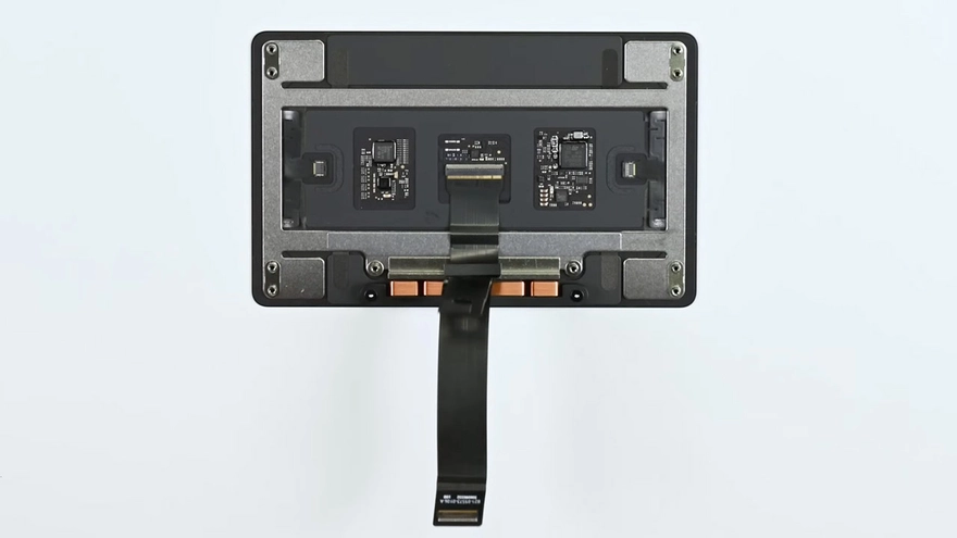 MacBook Pro M5 thay đổi thiết kế giúp việc thay pin dễ hơn