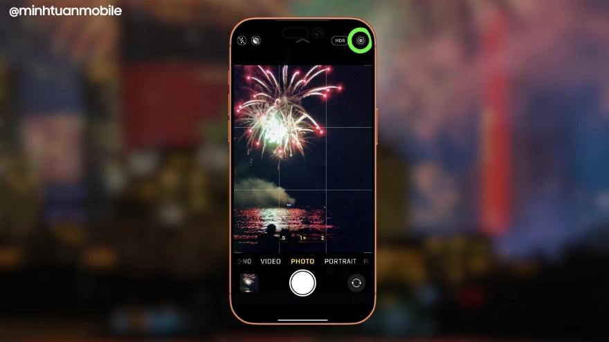 Bí kíp chụp pháo hoa bằng iPhone đẹp như máy cơ đón năm 2026