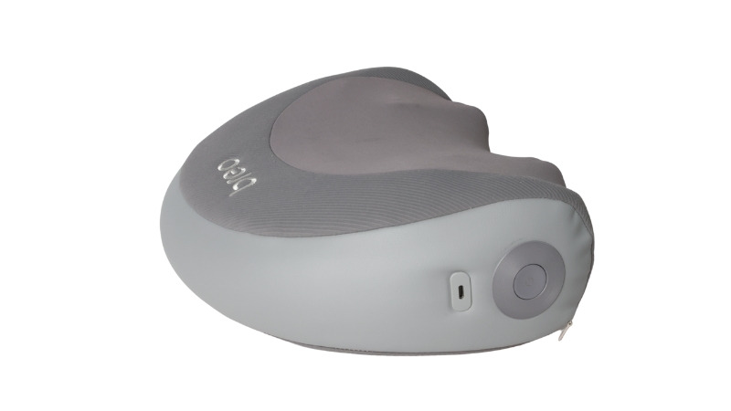 Pin 2200mAh dùng khoảng100 phút, sạc USB Type C