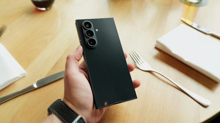 Hình ảnh thực tế của Galaxy Z TriFold: Đẹp không tì vết!