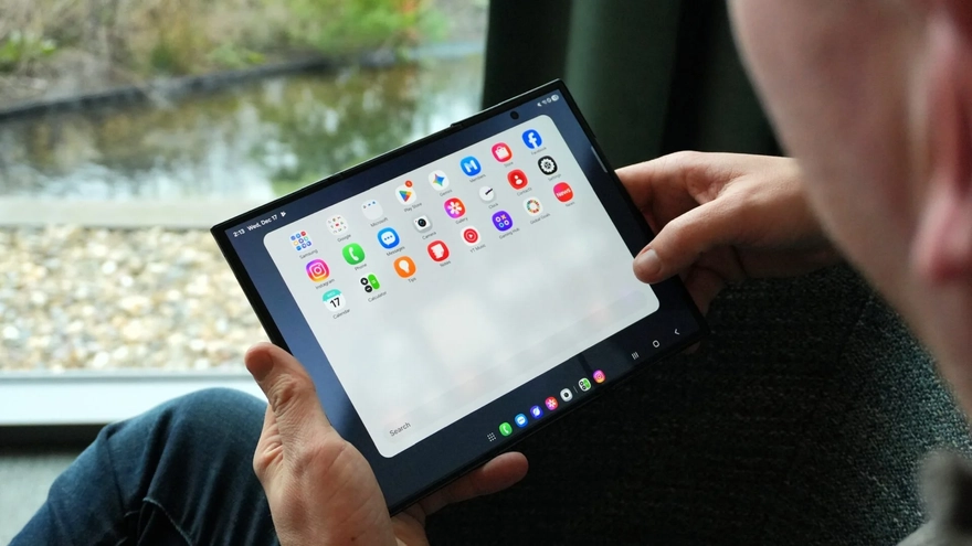 Hình ảnh thực tế của Galaxy Z TriFold: Đẹp không tì vết!