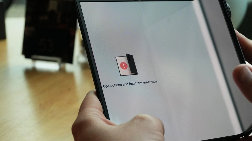 Hình ảnh thực tế của Galaxy Z TriFold: Đẹp không tì vết!