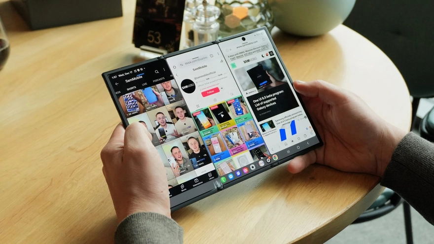Hình ảnh thực tế của Galaxy Z TriFold: Đẹp không tì vết!
