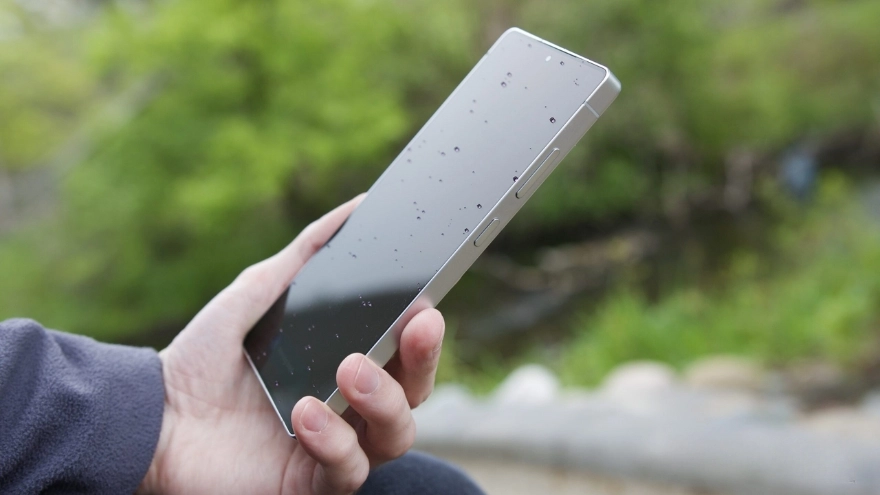 One UI 8.5 ngầm xác nhận Galaxy S26 có màn hình chống trộm?