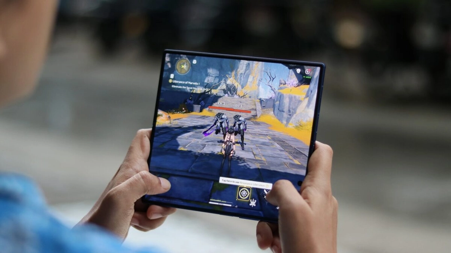 Samsung chơi lớn: Galaxy Z Fold8 dùng tấm nền 