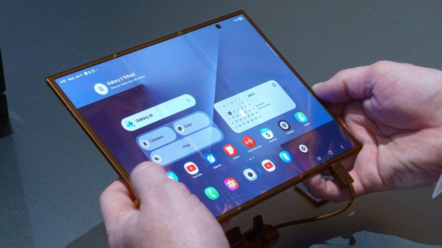 Galaxy Z TriFold được 