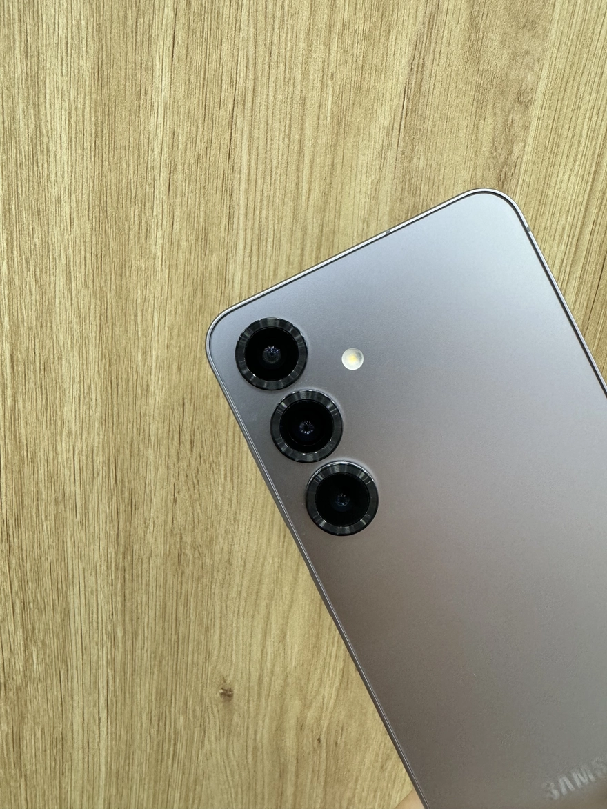 Năm 2026, tuổi Tí nên mua điện thoại màu gì để hút tài lộc?